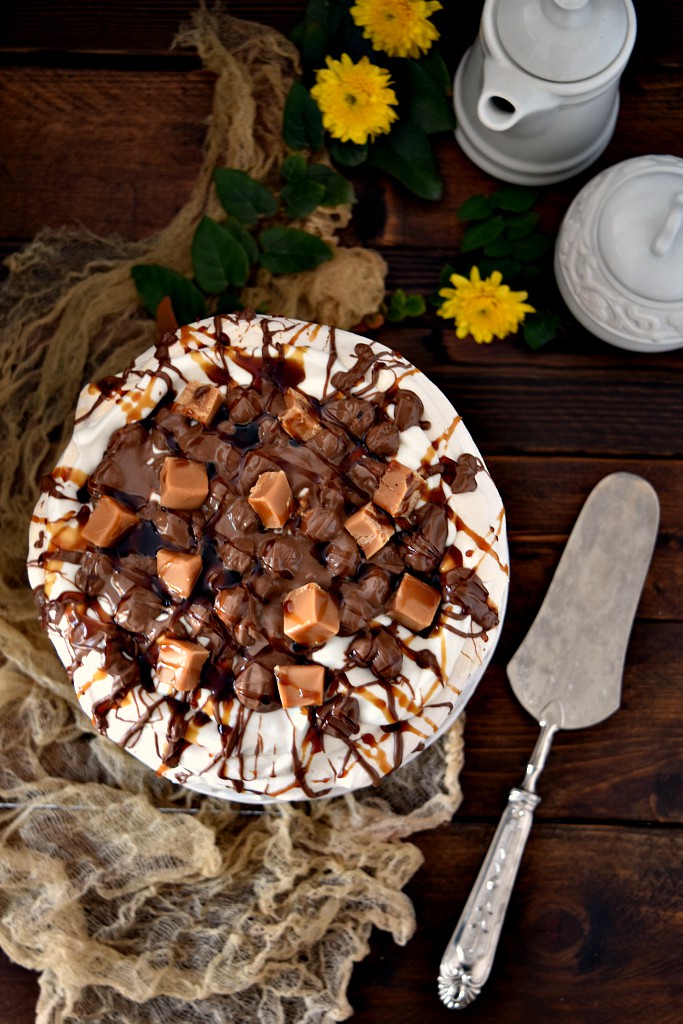 Pavlova con cioccolato e caramello