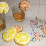 Biscotti da tazza a forma di limone e di arancia