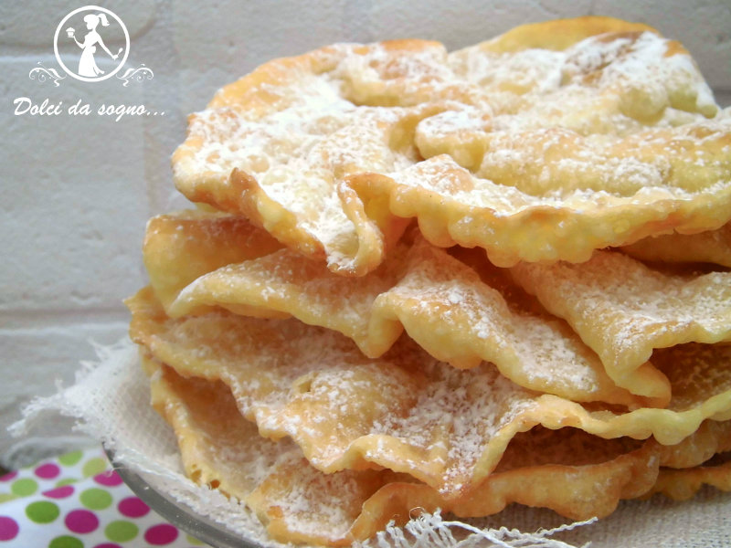 Girandole di carnevale fritte, un dolce per i bambini - Dolci da sogno