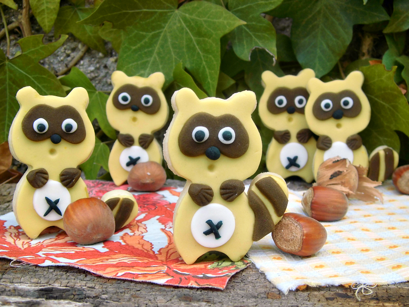 raccoon decorating cookies