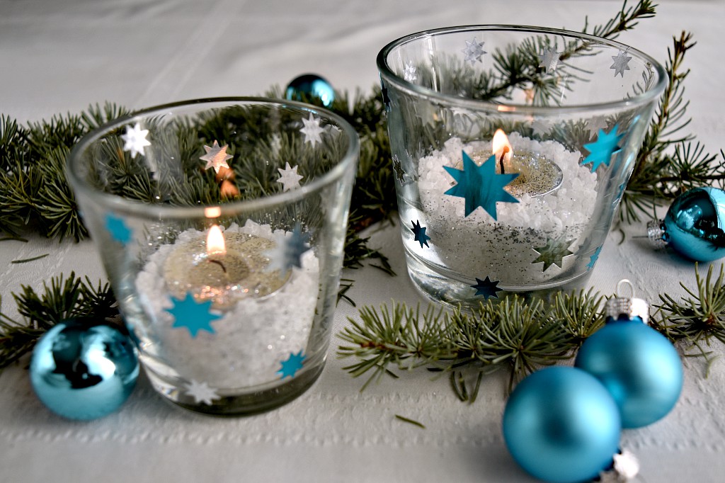 Porta candele natalizi con bicchieri di vetro