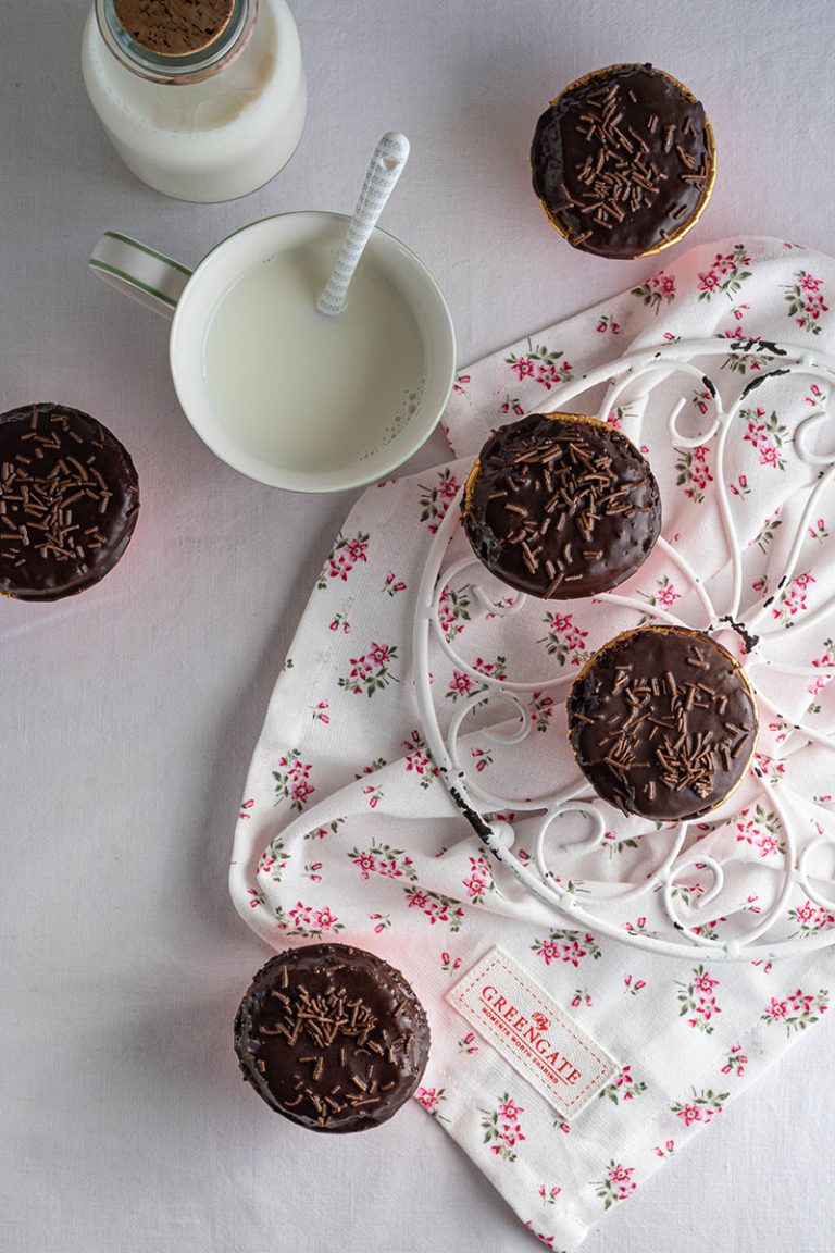 muffin-all-olio-con-farina-di-solina-glassati-al-cioccolato-dolci-da
